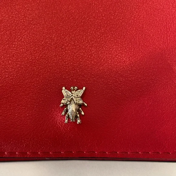 Chic crossbody red Zara bag with gold chain + gold bug detail. - Picture 4 of 7